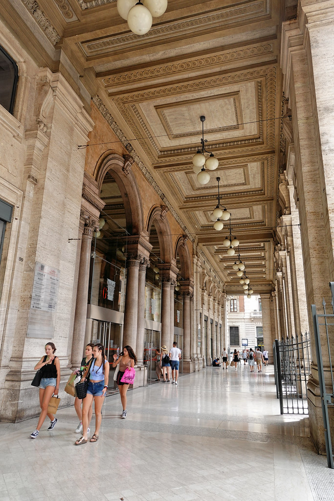 Galleria Alberto Sordi Corridor