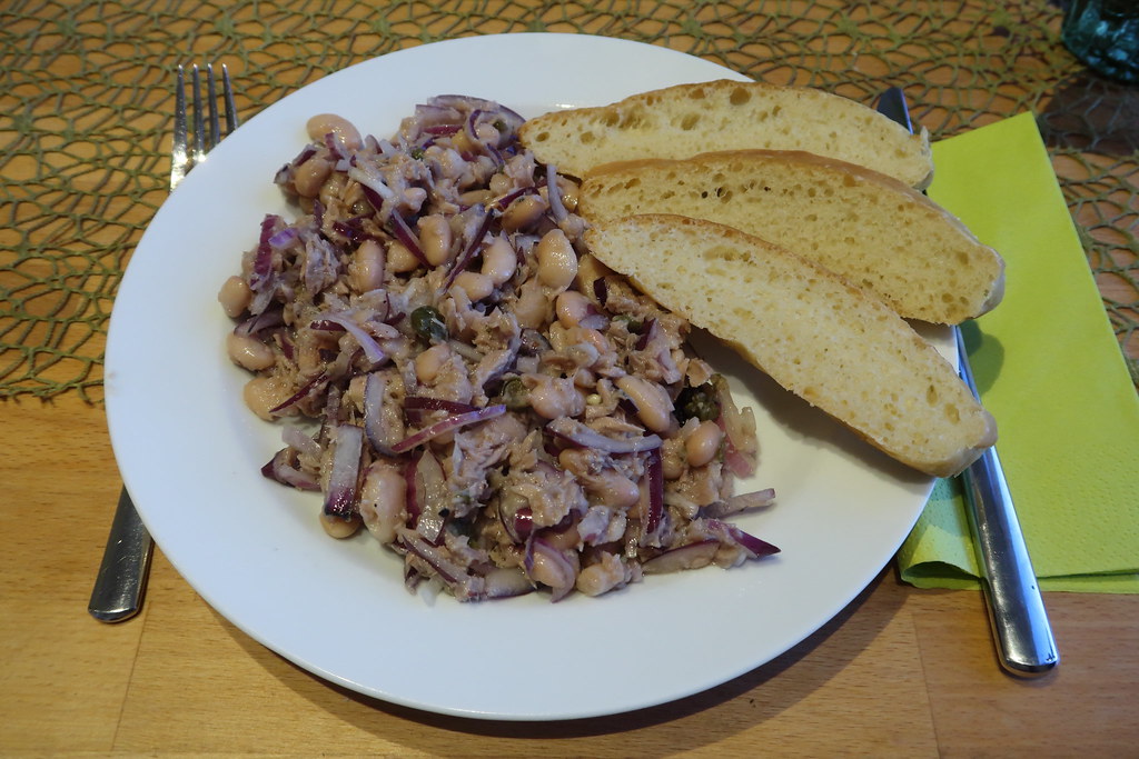 Thunfisch-Bohnensalat mit Zwiebeln und Kapern (mein Teller… | Flickr
