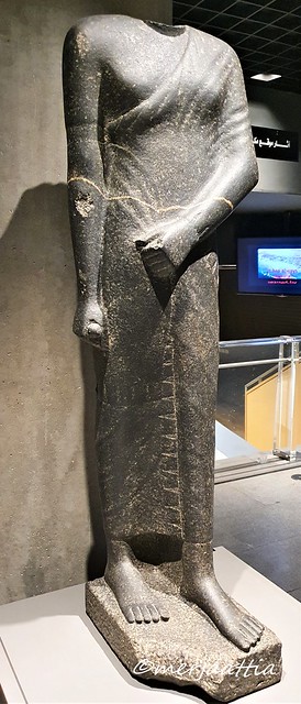 Headless statue of man wearing a Macedonian himation