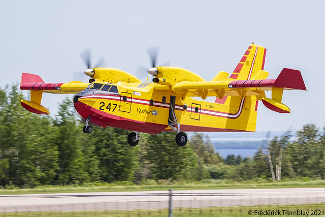 Gouvernement du Quebec / Canadair CL-415 SuperScooper / C-GQBK / YRJ