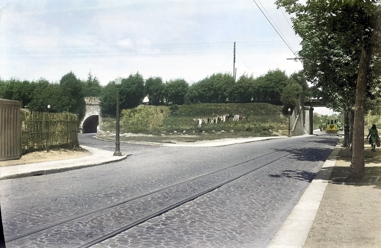 Viaducto ferroviário da Av. da República, Entre Campos, 1944. Eduardo Portugal, in archivo photographico da C.M.L.