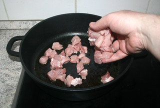 15 - Put remaining pork in pan / Restliches Fleisch in Pfanne geben