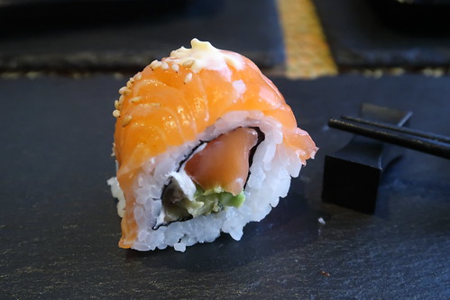 " double-salmon-roll " (= Inside-Out-Rolle mit Lachs und Philadelphia)