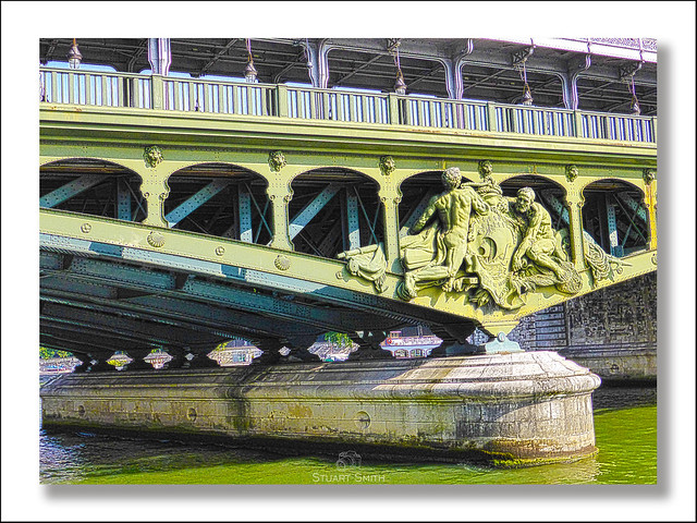 Pont de Bir Hakeim, River Seine, Paris, France