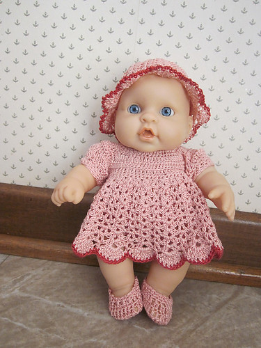 Marie (thecatsmom) crocheted this dress, bonnet and shoes for an 8” doll with Oh, So Cute Doll Clothes from Annie’s Attic.