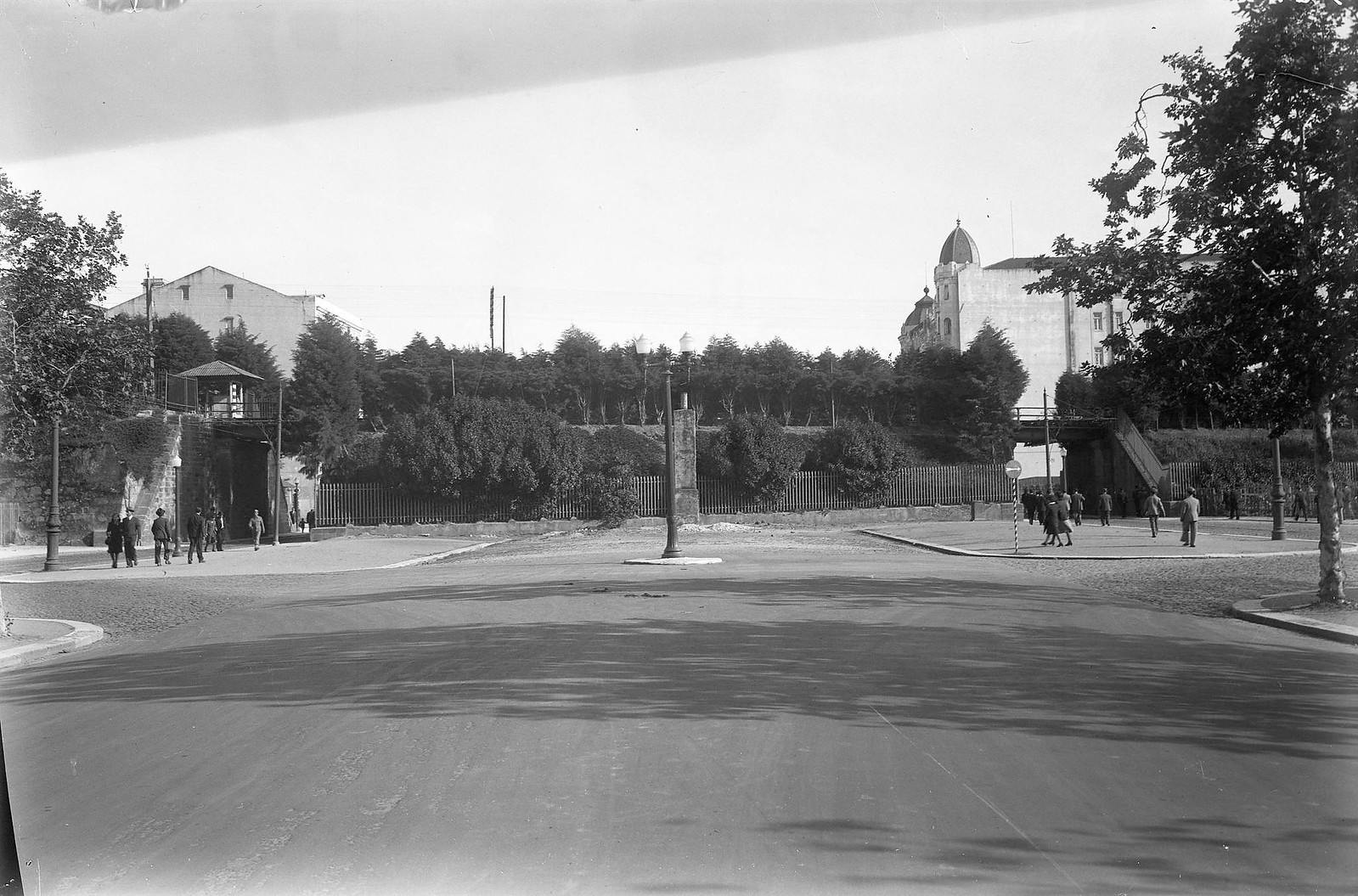 Viaducto ferroviário da Av. da República (vista Norte-Sul), Lisboa, ante 1950. Eduardo Portugal, in archivo photographico da C.M.L.