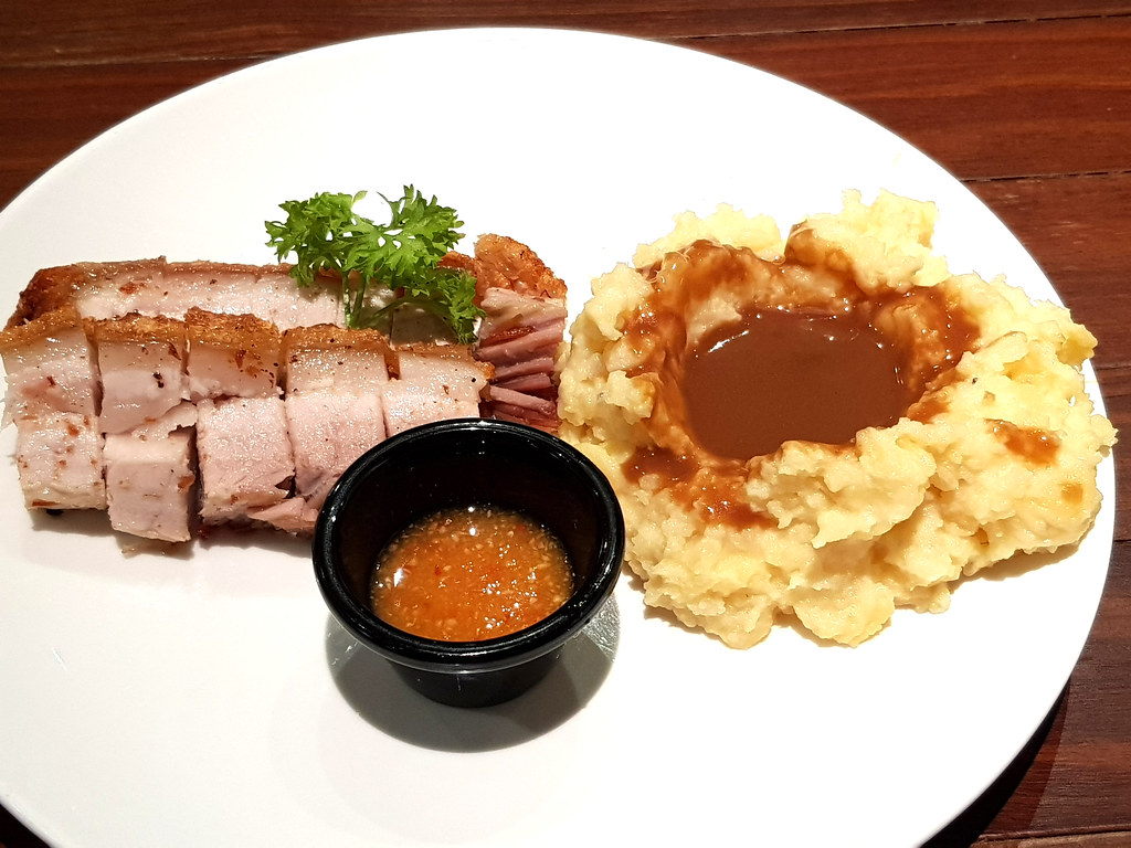 脆皮燒肉配土豆泥 Crispy Roast Pork w/Mash Potato rm$24.50 @ The Butcher's Table SS2