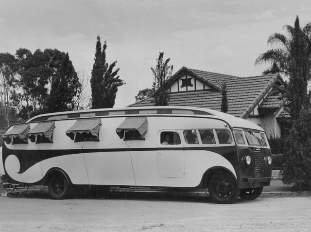 Streamlined mobile home in a Brisbane suburban street, 1948