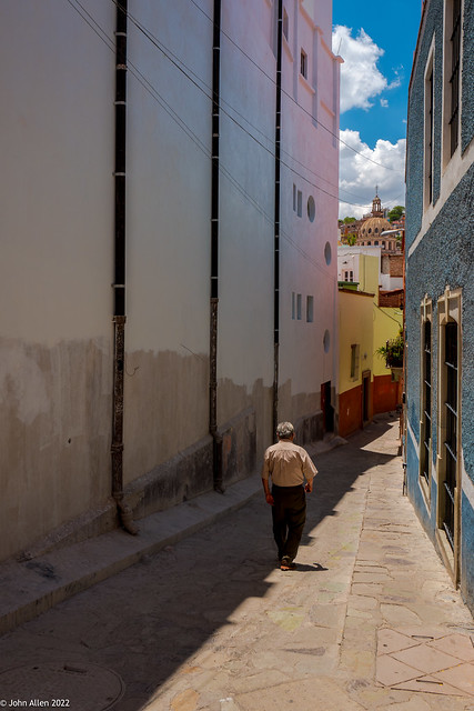WALKING THE LIGHT :::: Guanajuato