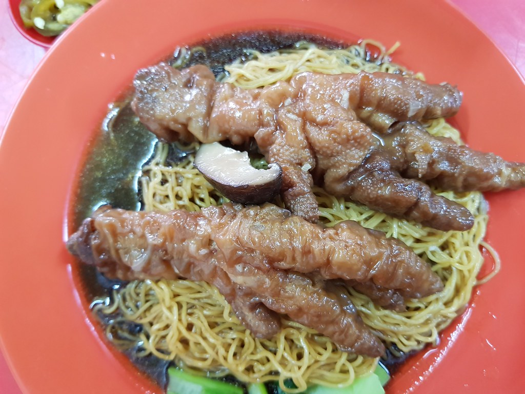 雞腳雲吞麵 Chicken feet Wanton Mee rm$7.50 @ Restoran S.K. Lim SS14