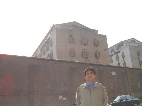 出狱当天（20031112）-提篮桥监狱墙外