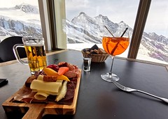 Speciality Wallisu v otáčivé restauraci Allalin (3 500 m)