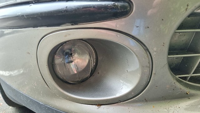 Bullseye, stone took out fog light glass | Fiat Bravo 155 HGT