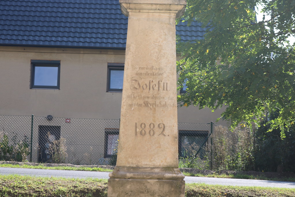 pomník císaře Josefa II. ve Škrlích