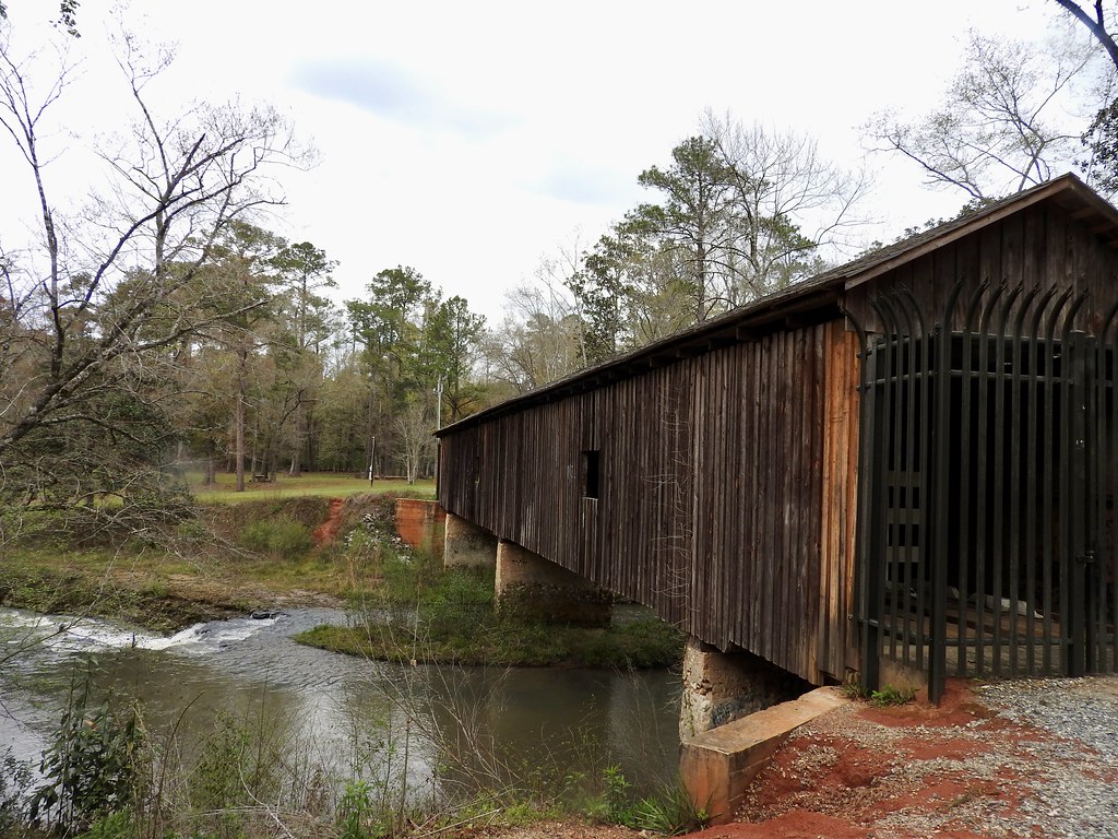 Coheelee Creek Covered Bridge. Photo by howderfamily.com; (CC BY-NC-SA 2.0)