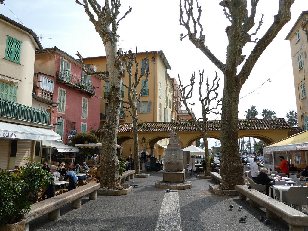 Menton near to the covered market