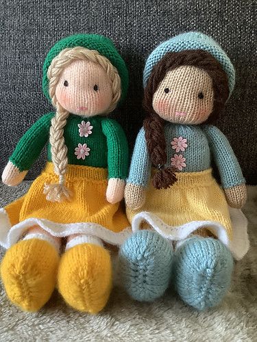 Catherine (MCatherineL) knit these cute Little Yarn Dolls : Method 1 by Susan Hickson.