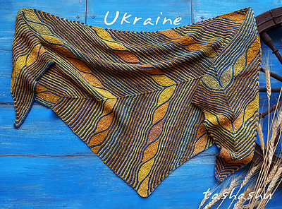 Svetlana Gordon has released Ukraine Snood as a free Ravelry download so that we will contyto think about Ukraine.