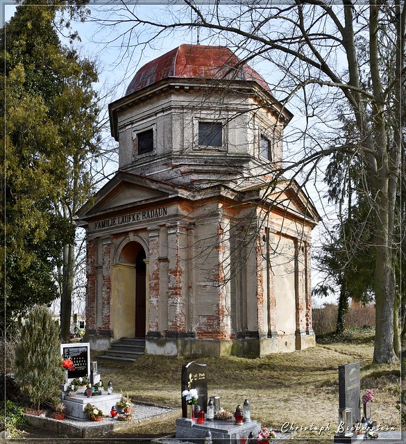 Grabstätte der Familie Laufke in Zebus