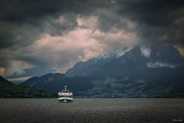 L'orage arrive sur le Las de Quatre Cantons, Suisse, Europe.