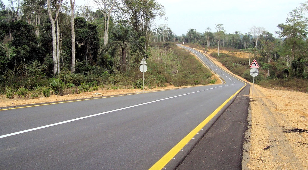 Angola: 2142 kms de estradas asfaltadas