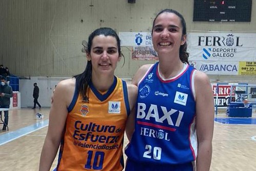Leticia Romero y Natalia Rodríguez se fotografiaron al término del partido