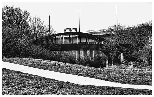 DSCN1918~2-01-01 Bridge (path to River Aire)