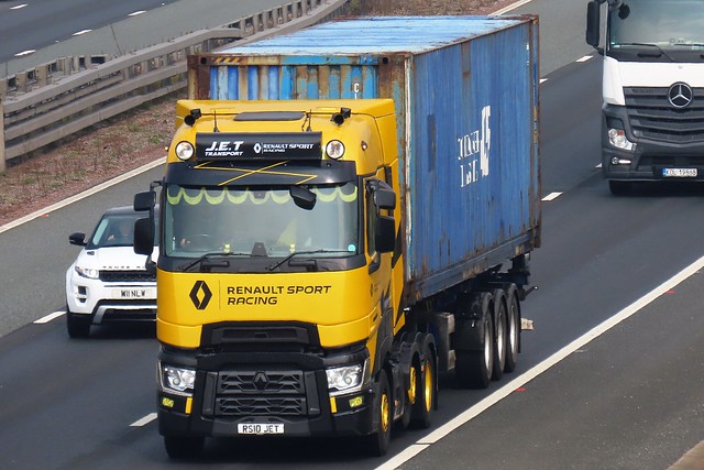 J.E.T Transport, Renault T530 (RS10JET) On The A1M Southbound 28/3/22