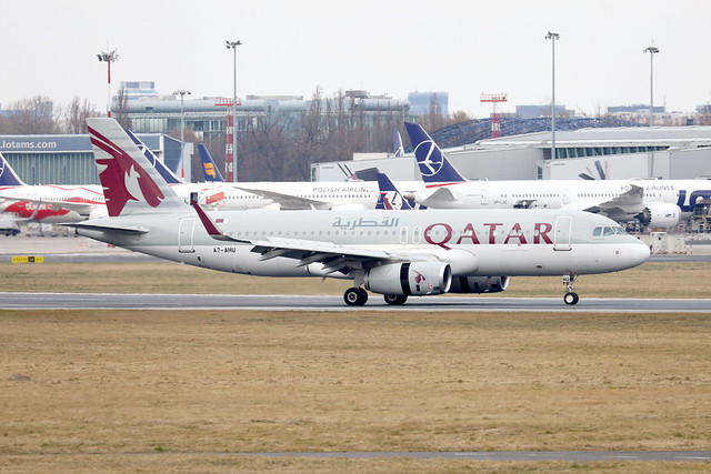Qatar Airways A320 A7-AHU landing WAW/EPWA