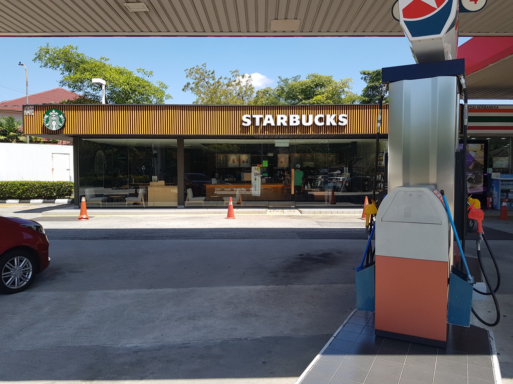 @ 星巴克 Starbucks in Caltex Petrol Station USJ16