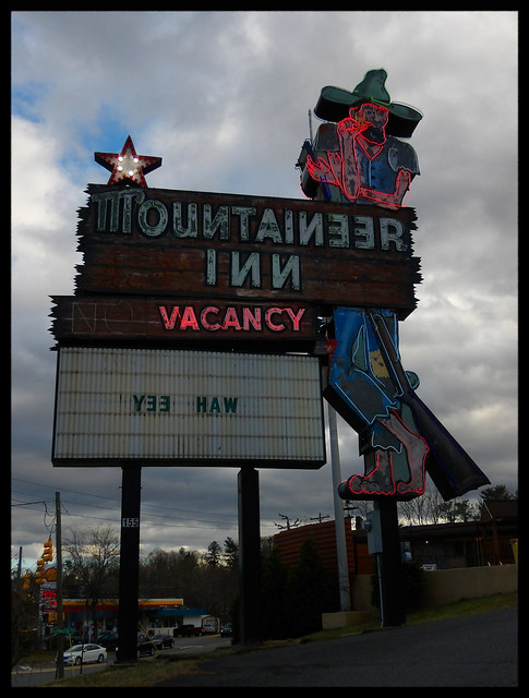 Mountaineer Inn Sign