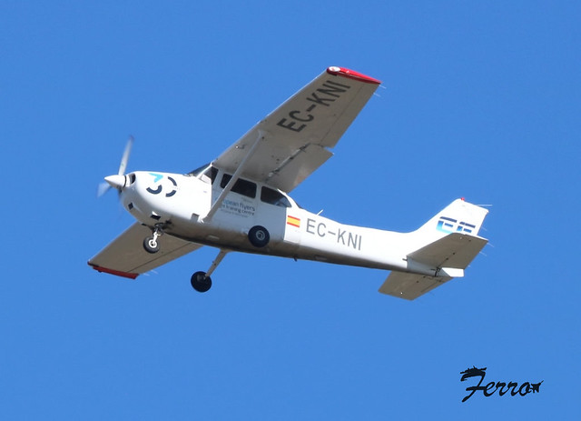 020322 - Cessna 172R Skyhawk - EC-KNI - lecu (2)