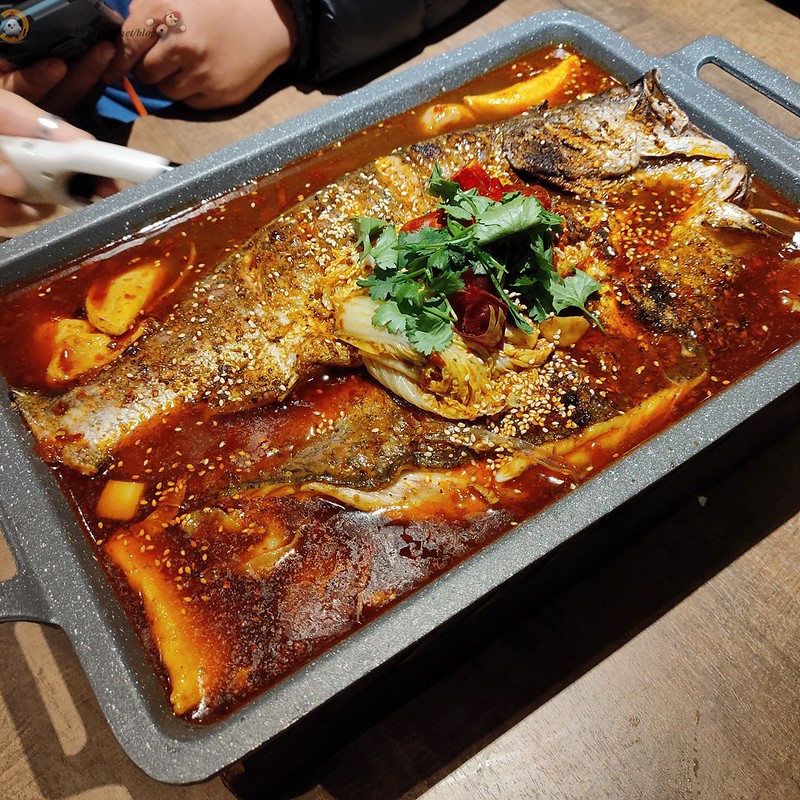 [食記] 台南東區 魚小二串燒酒場  重慶烤魚好吃