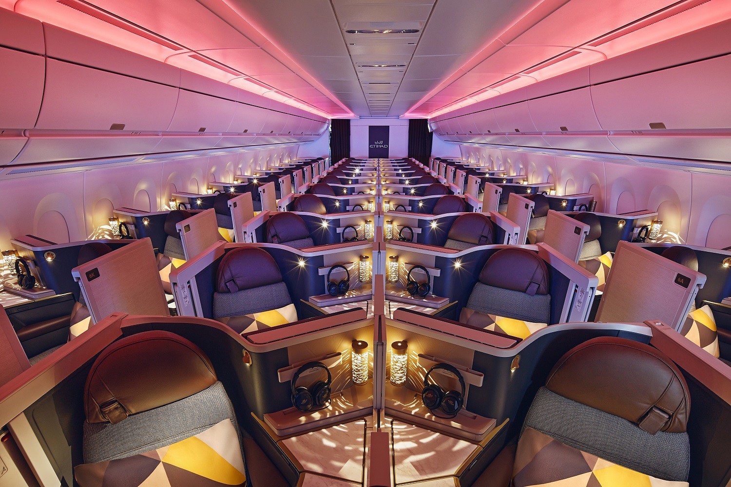 A350-1000客机采用全新照明系统，可减少旅客时差影响