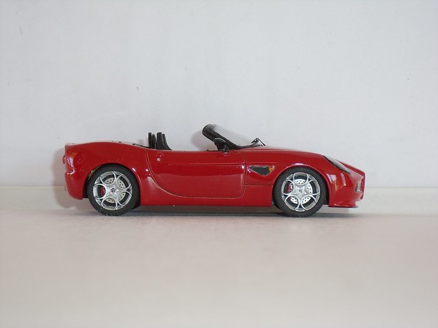 Alfa Romeo 8C Spyder Pebble Beach 2005 (Provence Miniatures 1/43)
