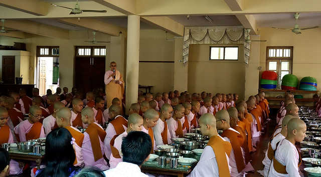 MYANMAR, Burma , im Nonnenkloster  in Mandalay-Sagaing, (Novizinnen), 78717/20599