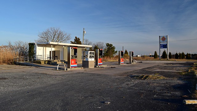 Former Fine Petro station near Absecon, New Jersey [02]