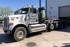 Waste Management CNG fueled Peterbilt 367 roll off truck 414378