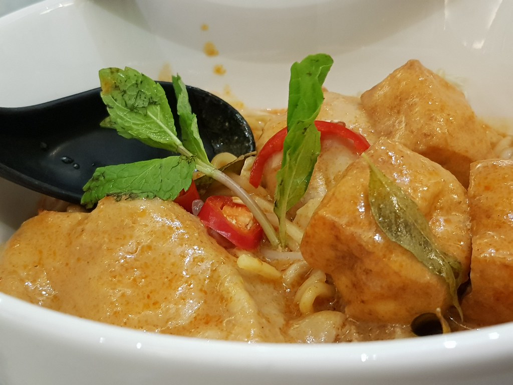 干咖喱雞麵 Dry Chicken Curry Mee rm$11.90 & 拉茶 Teh Tarik rm$3.80 @ Nyonya Colors in Empire Subang SS16