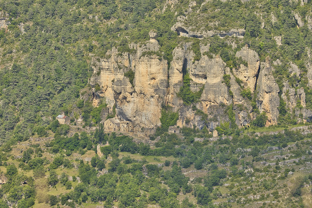 Églazines cave dwelling village