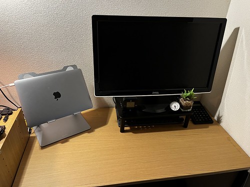PCスタンド、モニター台とMacBook