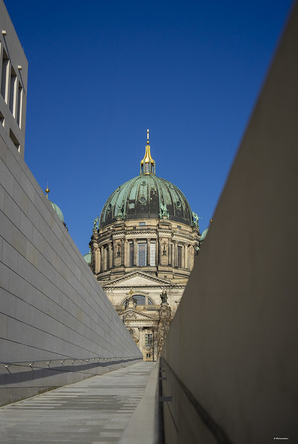 Pedestrian path up to the Berliner Dom