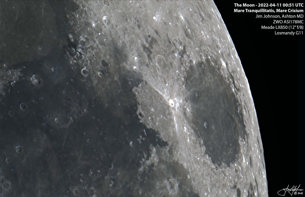 The Moon - 2022-04-11 00:5 1UTC - Mare Tranquillitatis and Mare Crisium