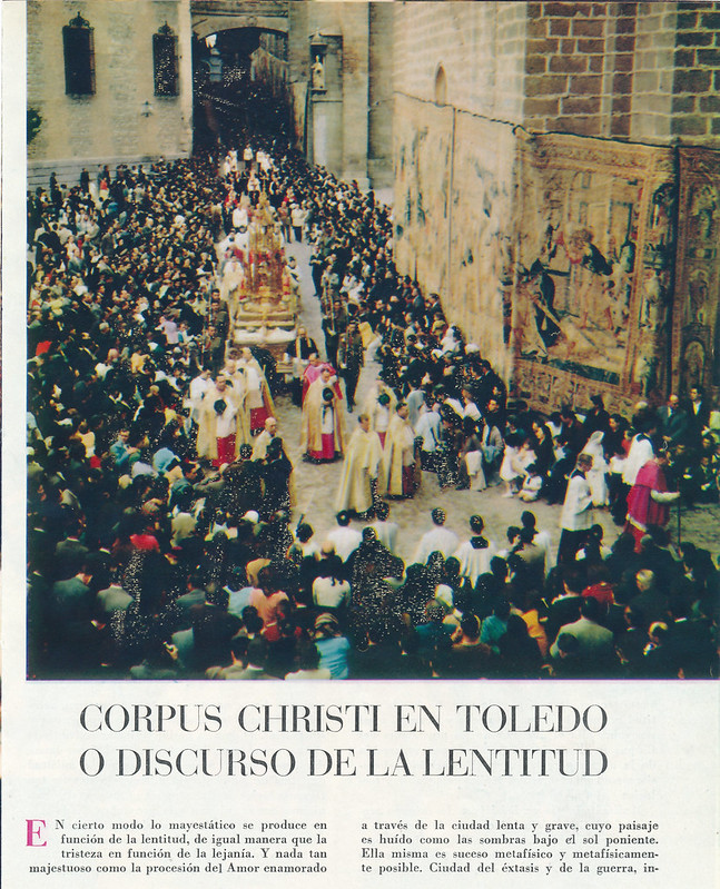 Procesión del Corpus Christi de Toledo en los años 50. Reportaje publicado en 1957 en Blanco y Negro con fotos de Verdugo.