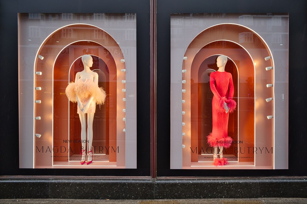 Window displays at Harrods department store | On Brompton Ro… | Flickr