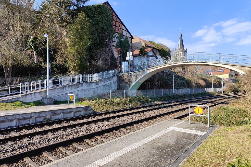 Bahnhof von Laubenheim - Nahe-Wandern auf dem Weinwanderweg von Bingen nach Laubenheim
