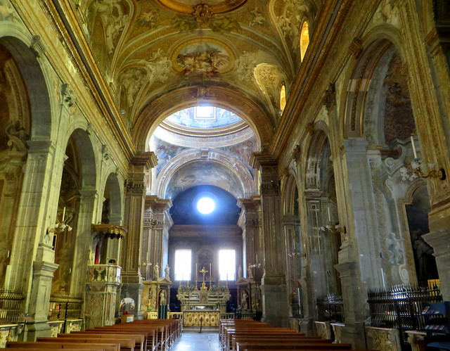 La nef baroque, église Santa Caterina a Formiello, XVIe siècle, piazza Enrico de Nicola, Naples, Campanie, Italie.