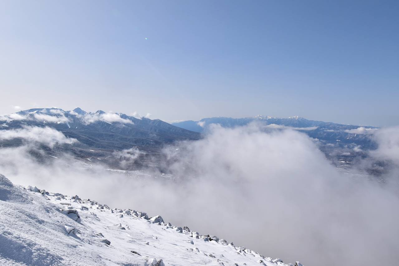 冬の蓼科山登山　山頂から眺める南八ヶ岳