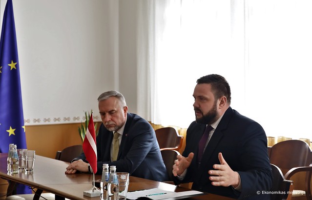 Ekonomikas ministrs J.Vitenbergs tiekas ar Ukrainas vēstnieku Latvijā Oleksandru Miščenko 