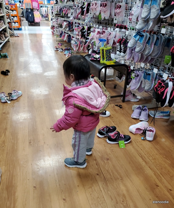  toddler in Walmart shoe aisle